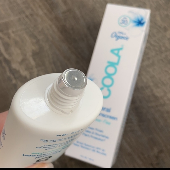 NEW! COOLA Spf 30 Mineral Sunscreen for Body - Picture 3 of 11